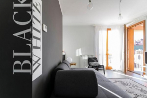 BLACK & WHITE flat in Naviglio/ porta Genova